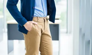 Błękitna marynarka męska stylizacje, które odmienią Twój look