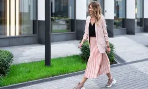 Jak nosić długie spódnice: stylizacje, które zachwycą na każdą okazję