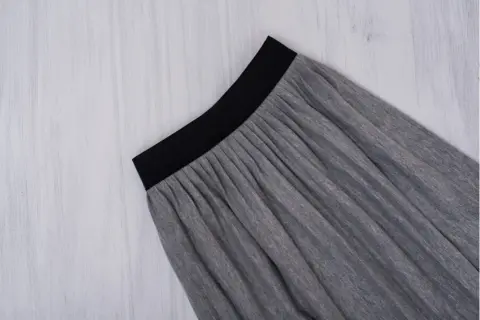 Stylizacja z plisowaną spódnicą: 10 inspirujących pomysłów na looki