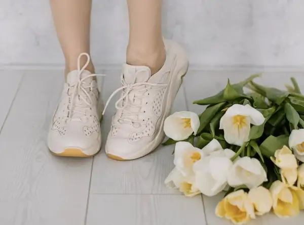 Jak wybrać modne sneakersy damskie na co dzień? Przegląd trendów, wygody i stylizacji